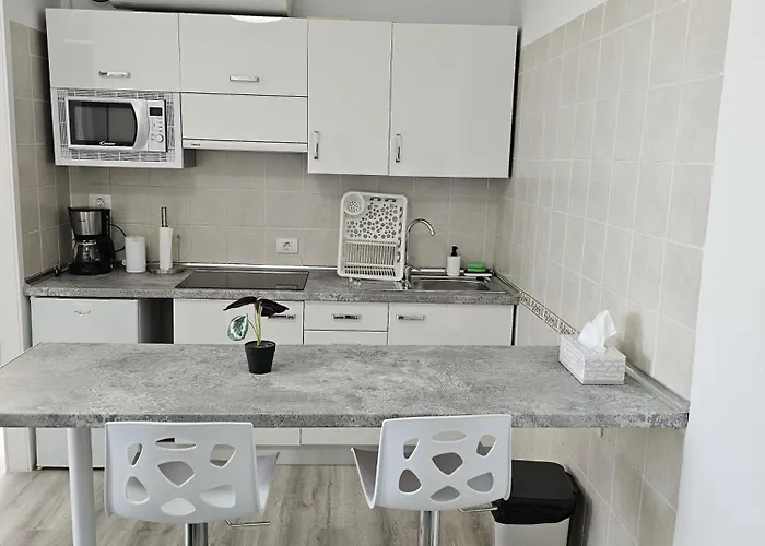 Everything Need Right Here لاس غاليتاس
